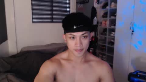 Snapshot of princeadrianx chatting on 03-25-26, 06:52 Prince Adrian online show from 03-25-26, 06:52