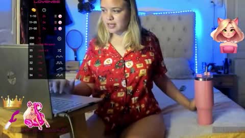 Snapshot of princesa_paris chatting on 01-06-25, 04:02 Paris online show from 01-06-25, 04:02