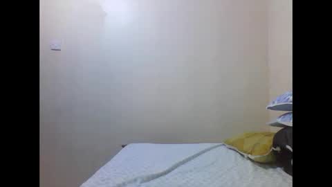 Snapshot of princess_cutie chatting on 09-21-25, 07:10 princess online show from 09-21-25, 07:10