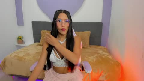 Snapshot of princess_skinny_ chatting on 04-16-26, 03:07 Mia online show from 04-16-26, 03:07
