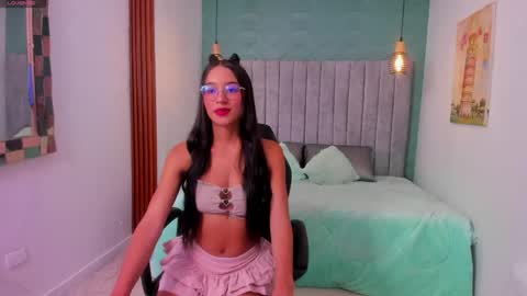 Snapshot of princess_skinny_ chatting on 05-11-26, 02:28 Mia online show from 05-11-26, 02:28