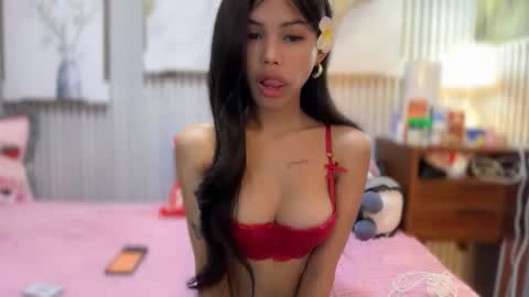 Estela online show from 10-20-25, 03:18