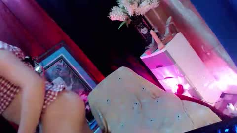 Snapshot of princess_thea123 chatting on 05-11-26, 04:04 My Love online show from 05-11-26, 04:04