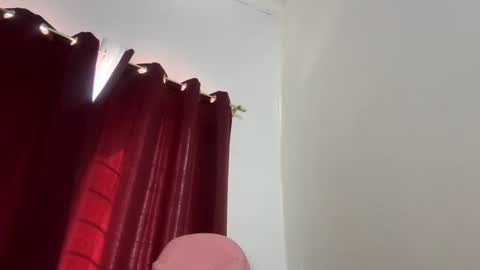 Snapshot of princessaliana chatting on 01-20-25, 06:31 princessaliana online show from 01-20-25, 06:31