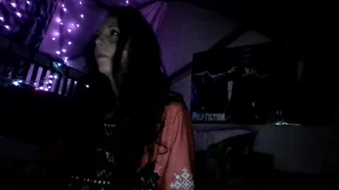 Holly love online show from 11-18-25, 05:23