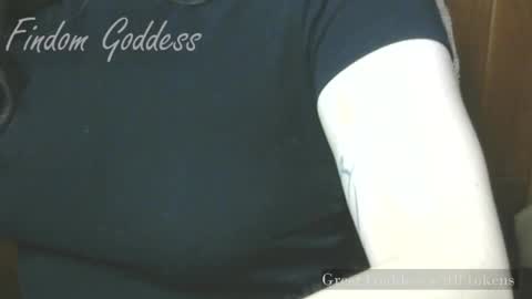 Snapshot of princessmariahswitch chatting on 10-14-25, 06:14 Cuckold Cravings online show from 10-14-25, 06:14