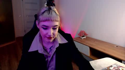 Snapshot of princessshy___ chatting on 02-13-25, 12:54 18 y.o online show from 02-13-25, 12:54