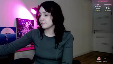 Snapshot of princessshy___ chatting on 11-18-25, 02:32 18 y.o online show from 11-18-25, 02:32