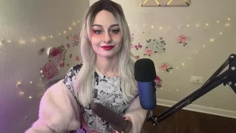 Snapshot of princessstarrxxx chatting on 03-27-26, 08:30 Starr online show from 03-27-26, 08:30
