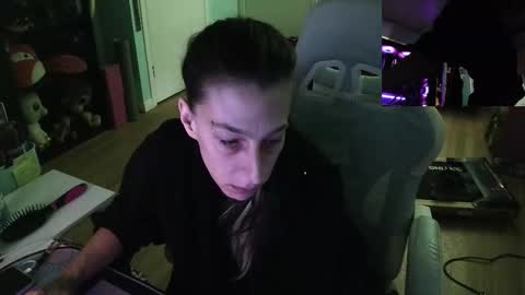 Snapshot of princesstyff chatting on 09-17-25, 11:01 Tyff et Blast online show from 09-17-25, 11:01