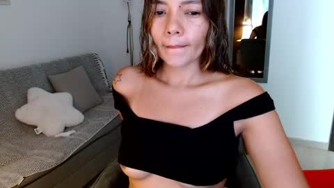 Snapshot of priscila_black chatting on 05-27-26, 05:54 Marcela online show from 05-27-26, 05:54