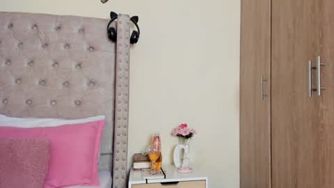 Snapshot of profanared chatting on 12-12-24, 12:38 Profana Red online show from 12-12-24, 12:38