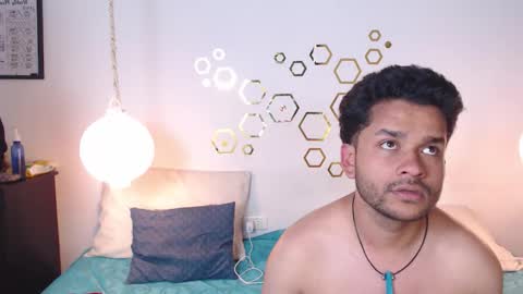 Adris  Juan online show from 11-28-25, 04:04