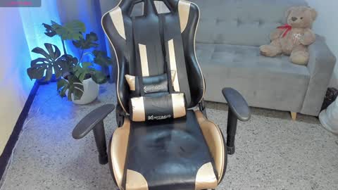 Snapshot of prvncessa_10 chatting on 01-22-25, 07:25 INDEPENDENT MODEL online show from 01-22-25, 07:25