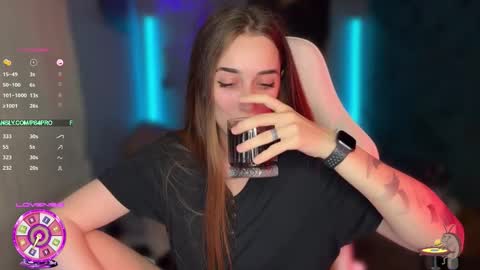 Queen of Pain online show from 11-27-25, 05:42