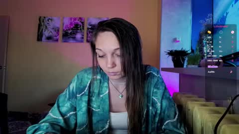 LUCY -----    online show from 11-08-25, 01:33