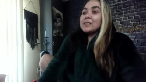 Snapshot of puddinforlife chatting on 05-07-26, 01:16 Krystle online show from 05-07-26, 01:16