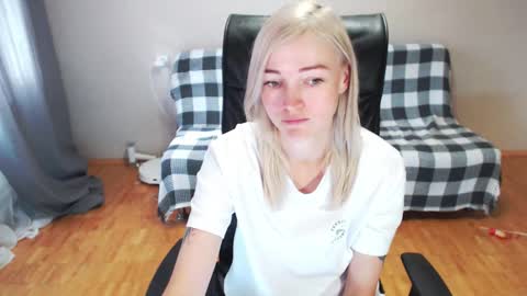 Polly online show from 09-10-25, 04:34