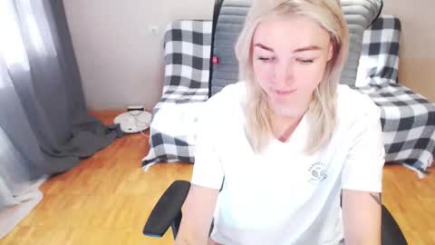 Polly online show from 09-16-25, 04:46