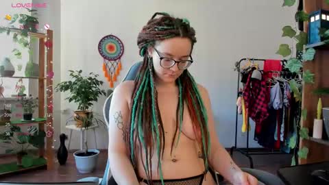 Snapshot of pumbazaebumba chatting on 02-21-25, 10:28 Alisa lack of vitamin D online show from 02-21-25, 10:28