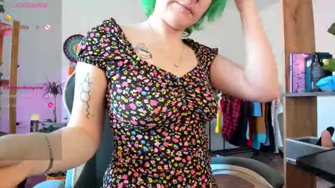 Snapshot of pumbazaebumba chatting on 03-05-25, 07:05 Alisa lack of vitamin D online show from 03-05-25, 07:05