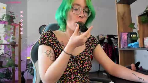 Snapshot of pumbazaebumba chatting on 03-05-25, 10:11 Alisa lack of vitamin D online show from 03-05-25, 10:11