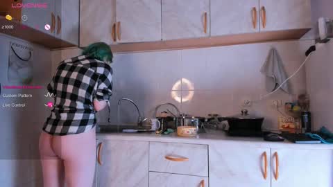 Snapshot of pumbazaebumba chatting on 03-11-25, 01:23 Alisa lack of vitamin D online show from 03-11-25, 01:23