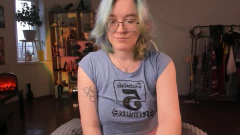 Snapshot of pumbazaebumba chatting on 09-30-25, 12:21 Alisa lack of vitamin D online show from 09-30-25, 12:21