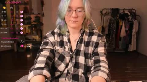 Snapshot of pumbazaebumba chatting on 10-02-25, 04:03 Alisa lack of vitamin D online show from 10-02-25, 04:03