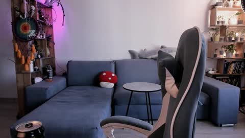 Snapshot of pumbazaebumba chatting on 10-14-25, 07:53 Alisa lack of vitamin D online show from 10-14-25, 07:53