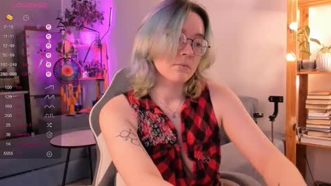 Snapshot of pumbazaebumba chatting on 10-17-25, 08:06 Alisa lack of vitamin D online show from 10-17-25, 08:06