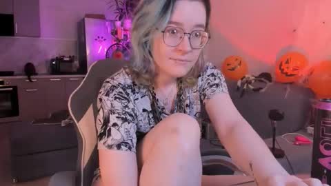 Snapshot of pumbazaebumba chatting on 10-28-25, 08:07 Alisa lack of vitamin D online show from 10-28-25, 08:07