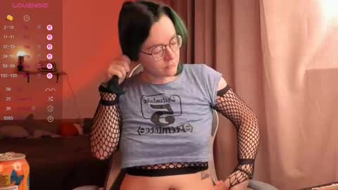 Snapshot of pumbazaebumba chatting on 11-13-25, 12:04 Alisa lack of vitamin D online show from 11-13-25, 12:04