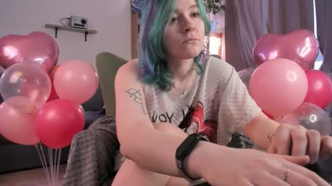 Snapshot of pumbazaebumba chatting on 12-02-25, 08:30 Alisa lack of vitamin D online show from 12-02-25, 08:30