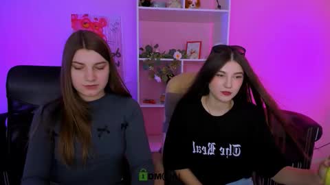 Snapshot of pure_radiance chatting on 09-22-25, 01:13 Ask me3 online show from 09-22-25, 01:13