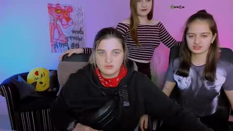 Snapshot of pure_radiance chatting on 11-29-25, 10:07 Ask me3 online show from 11-29-25, 10:07