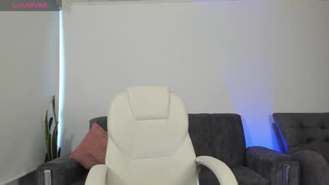 Snapshot of purinpufff chatting on 03-29-26, 05:13 Daphne 3 online show from 03-29-26, 05:13