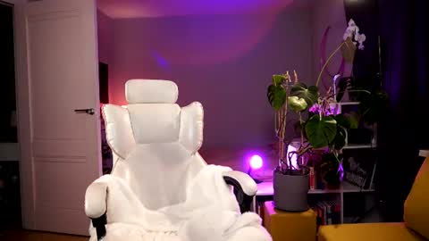 Snapshot of purple_baby chatting on 07-03-26, 01:28 Sasha wait you here 6 of November. will celebrate my B- day online show from 07-03-26, 01:28