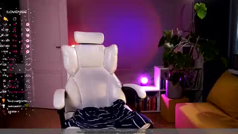Snapshot of purple_baby chatting on 08-07-26, 01:35 Sasha wait you here 6 of November. will celebrate my B- day online show from 08-07-26, 01:35