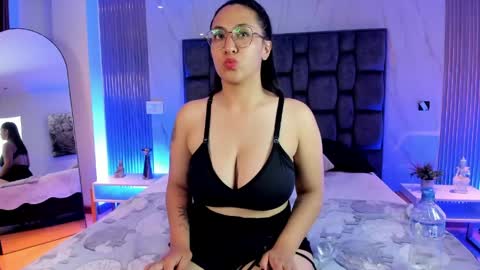 Karol online show from 05-27-26, 01:57