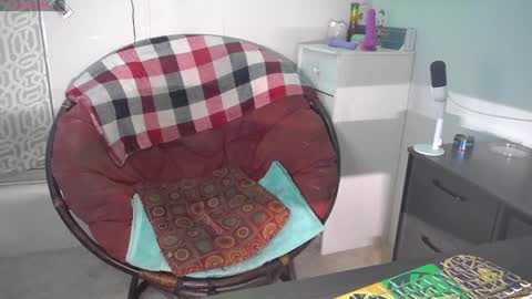 Snapshot of purplekushmama21 chatting on 01-19-25, 12:17 Lil Kush online show from 01-19-25, 12:17