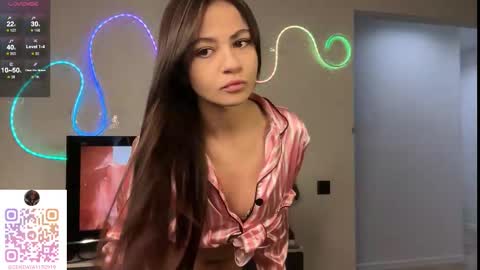 Snapshot of purrpaw chatting on 12-20-25, 11:01 Zendaya online show from 12-20-25, 11:01