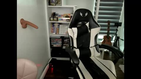 Snapshot of pussycash chatting on 02-12-26, 08:09 POCCA online show from 02-12-26, 08:09