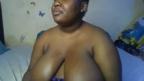 Snapshot of queen2034 chatting on 03-05-26, 08:32 queen2034 online show from 03-05-26, 08:32