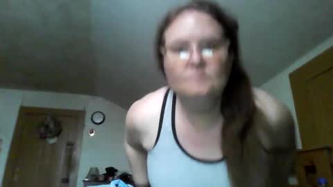 Snapshot of queen211869 chatting on 12-13-25, 09:09 Queenjenny online show from 12-13-25, 09:09