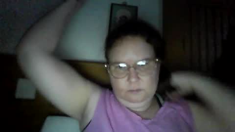 Snapshot of queen211869 chatting on 12-14-25, 12:43 Queenjenny online show from 12-14-25, 12:43