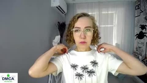 Snapshot of queen_a_n_i chatting on 08-05-26, 10:18 A N I Ill be here on December 1st online show from 08-05-26, 10:18