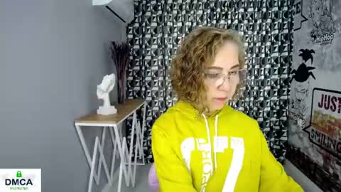 Snapshot of queen_a_n_i chatting on 08-06-26, 10:39 A N I Ill be here on December 1st online show from 08-06-26, 10:39