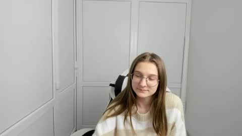 Amelie online show from 03-27-26, 01:55