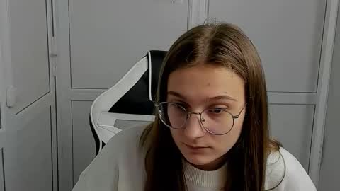 Amelie online show from 04-17-26, 12:52